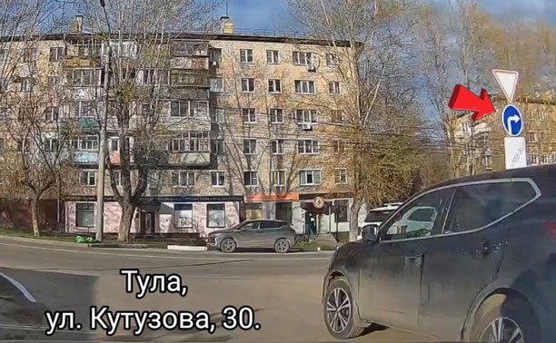 На Кутузова в Туле автохам рванул через сплошную
