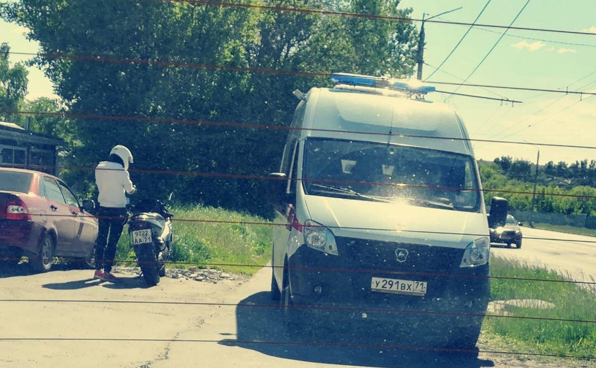 В Туле на ул. Дмитрия Ульянова женщину сбил мотоцикл