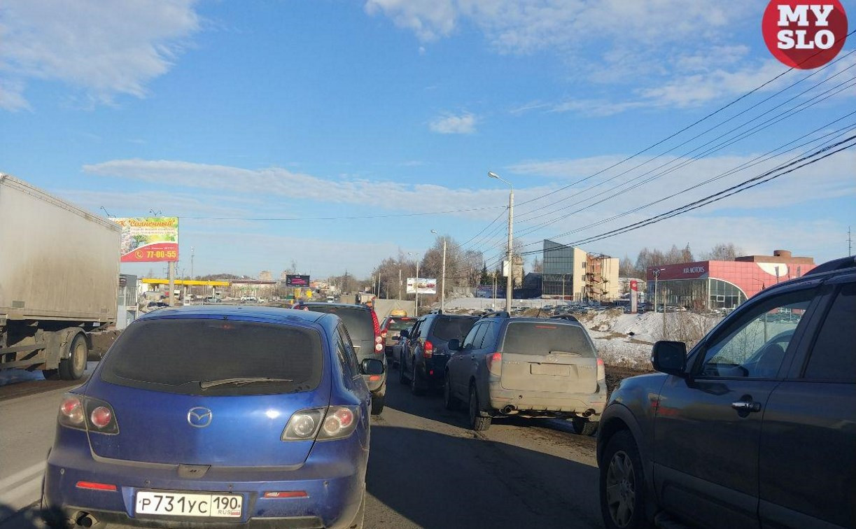 В Туле на ул. Рязанской из-за ДТП образовалась пробка
