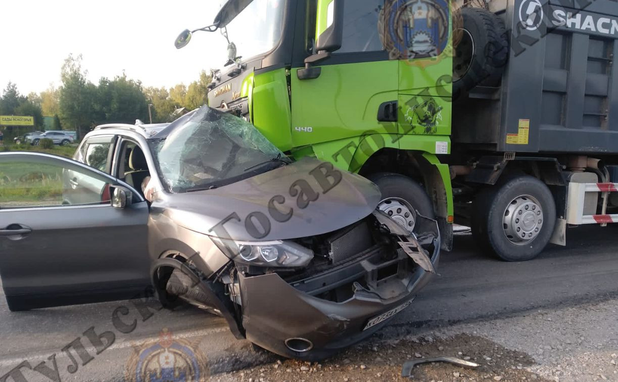 В Тульской области водитель Nissan скончался в ДТП с грузовиком