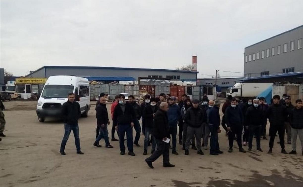 В Туле на рынке на Новомосковском шоссе силовики устроили проверку мигрантов