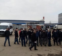 В Туле на рынке на Новомосковском шоссе силовики устроили проверку мигрантов
