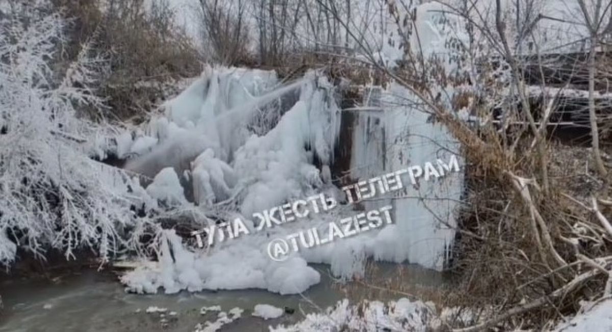 На Павшинском мосту в Туле прорвало трубу