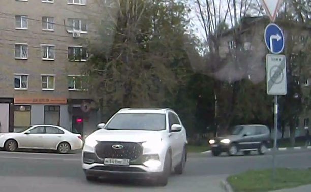 На ул. Кутузова некоторым водителям все еще «не видно» разметку