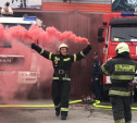 В Туле с «дымом и водой» проводили на пенсию пожарного: видео