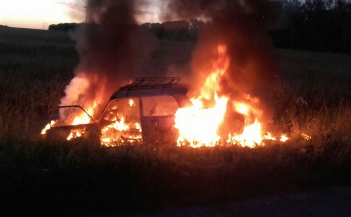 Ночью в Тульской области сгорели два автомобиля