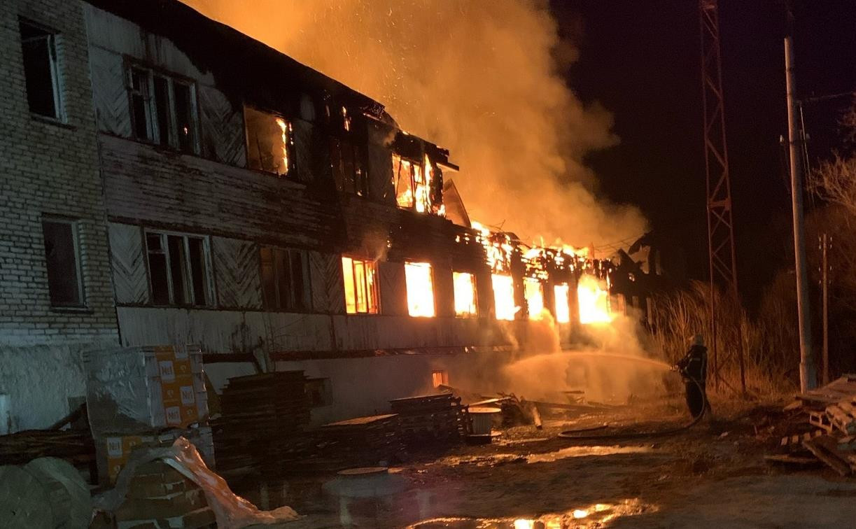 В санатории «Алексин Бор» сгорел заброшенный корпус