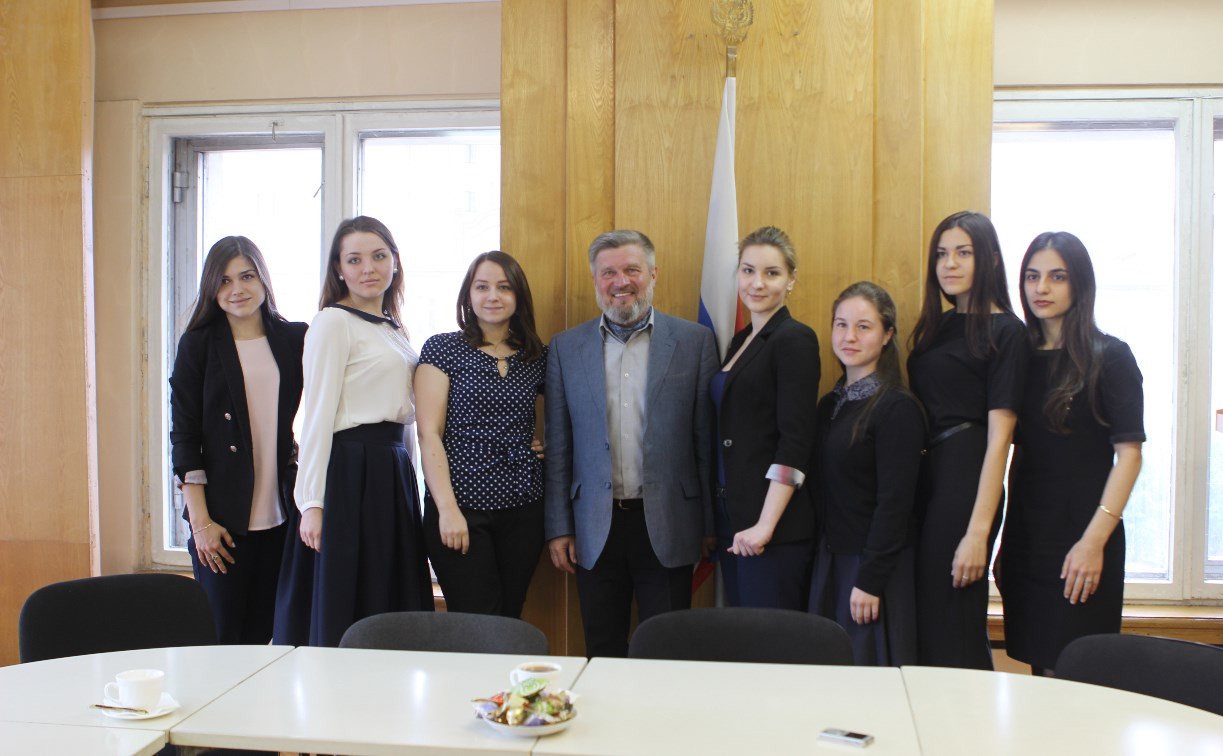 Александр Балберов встретился с членами молодёжной избирательной комиссии