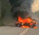 В Барсуках рядом с заправкой сгорел автомобиль: видео очевидца