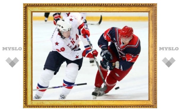 Хоккеист "Крыльев Советов" получил колющий удар клюшкой в глаз