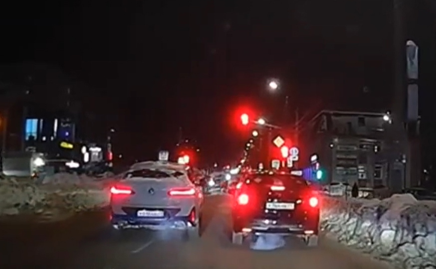 На ул. Демонстрации водитель BMW спешил, но так и не успел