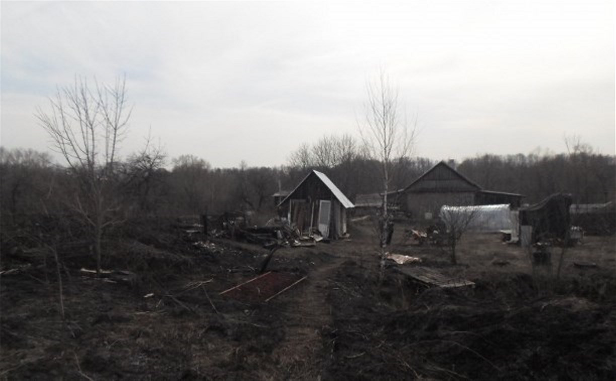 В Кимовском районе пенсионер сгорел, сжигая траву на участке