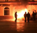 В Москве сотрудники Росгвардии спасли туляка из загоревшейся машины: видео
