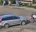 В Узловой внедорожник сбил велосипедиста: запись с камеры видеонаблюдения
