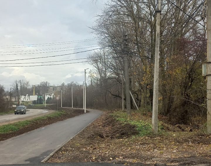 На участке веломаршрута «Лев Толстой» появилось уличное освещение