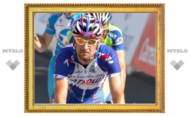 Российский велогонщик участвовал в "Тур де Франс" со сломанной рукой