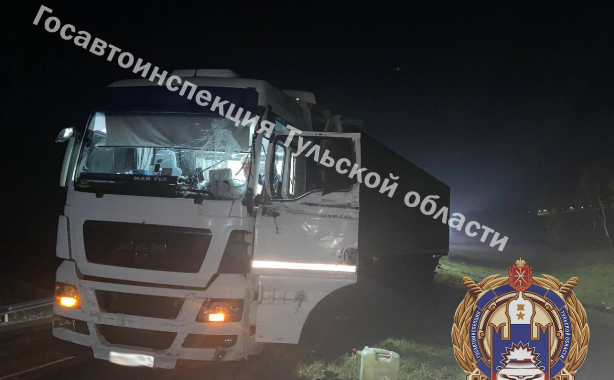 В Богородицком районе тягач устроил двойное ДТП с грузовиком и легковушкой на встречке