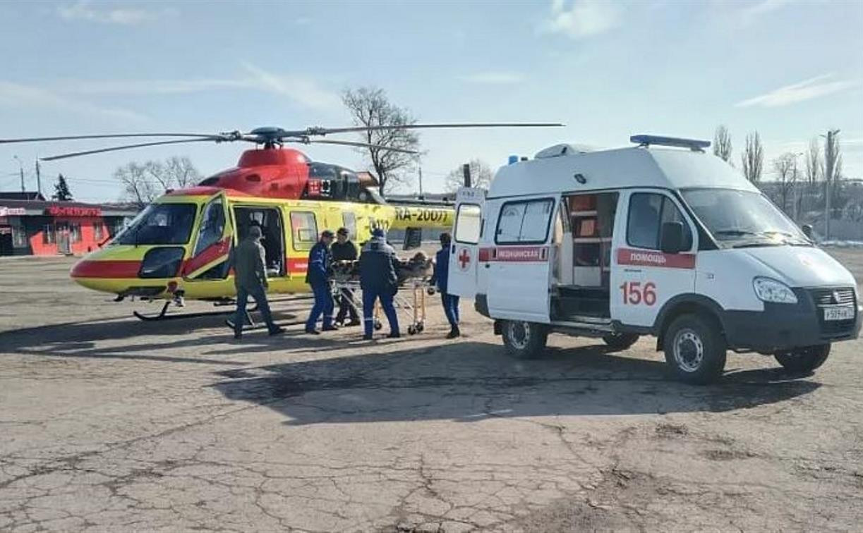 Женщину с сердечным приступом на вертолете санавиации доставили из Ефремова в Тулу