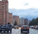 В Левобережном засняли «зацепера» на «Ниве»