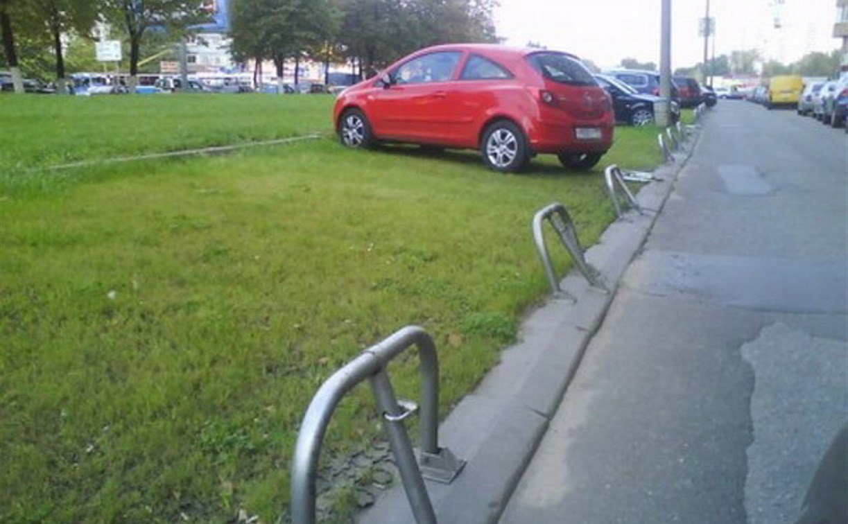 Госдума намерена ужесточить штрафы за парковку на газоне