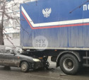 В Туле легковушка влетела в фургон «Почты России»