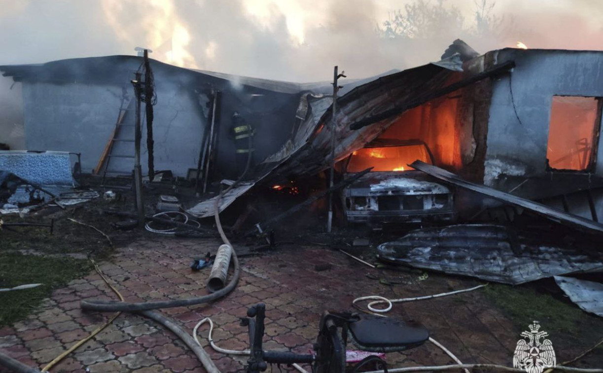 Два человека пострадали при пожаре в частном доме в Ефремове 