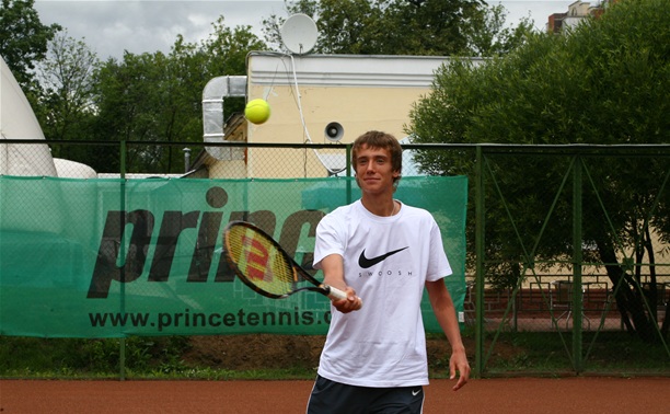 Тульский теннисист проиграл во втором раунде квалификационного турнира 