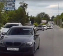 «Синдром BMW в действии»: на ул. Скуратовской засняли любителя езды по встречке