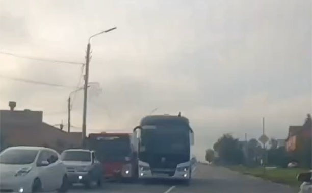 На ул. Кутузова спешащий автобус едва не устроил ДТП