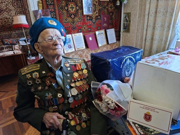 В Туле для ветерана Ивана Васильевича Федосеева устроили «Парад у дома»