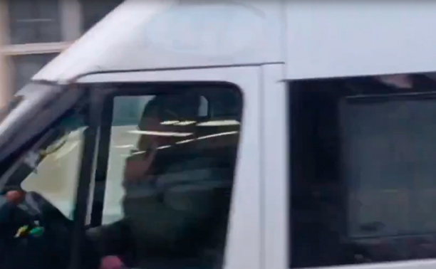 В Туле водитель проехал под «кирпич», болтая по телефону