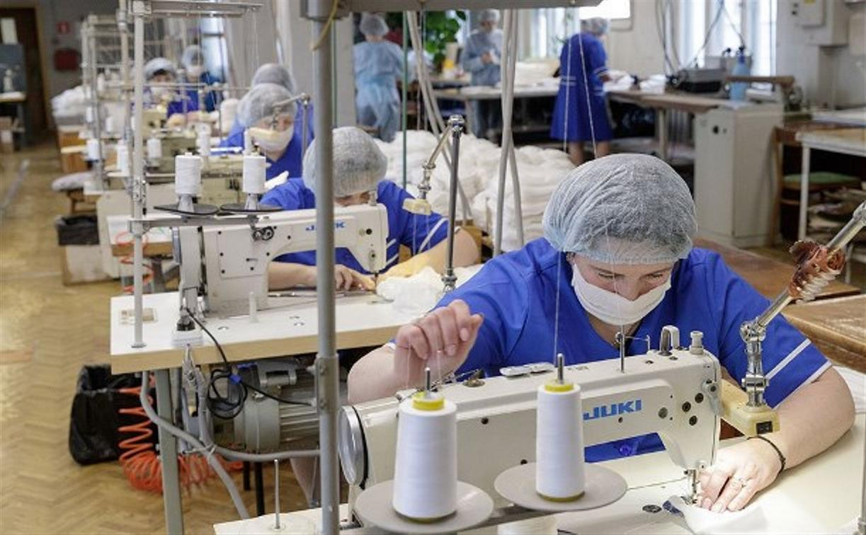 «Масочный режим»: в Тульской области 30 предприятий перепрофилированы на пошив масок