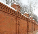В Туле завершена реставрация участка стены Всехсвятского кладбища 