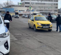 В Туле инспекторы ГИБДД задержали двух «бесправных» таксистов