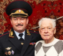 Начальник УМВД поздравил с юбилеем ветерана ОВД Тульской области Александра Смолина
