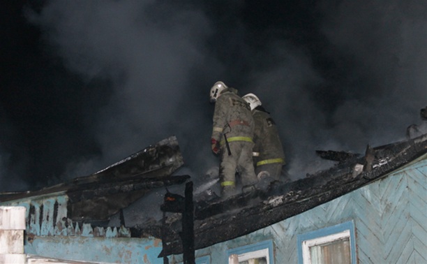 Ночью в поселке Октябрьский сгорел дом