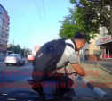 В Туле сбитый велосипедист торопливо уехал после аварии: видео