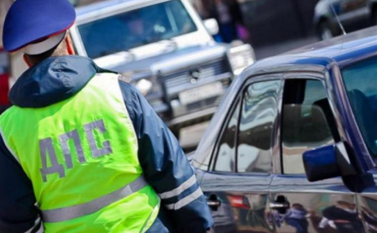 В Заокском районе дорожный полицейский брал взятки автомобильными колесами 