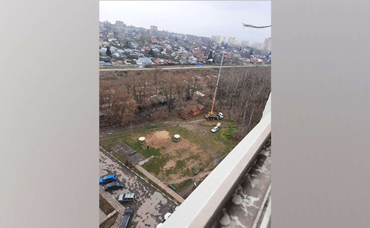 Жители Пролетарского района пожаловались на вышку сотовой связи рядом с детской площадкой