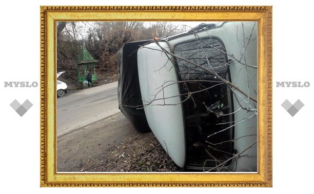 В Тульской области перевернулся грузовой УАЗ