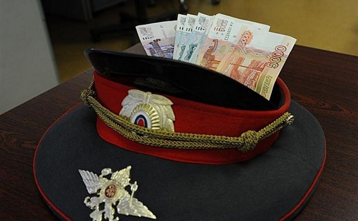В Алексине экс-сотрудница полиции за деньги регистрировала оружие на граждан 