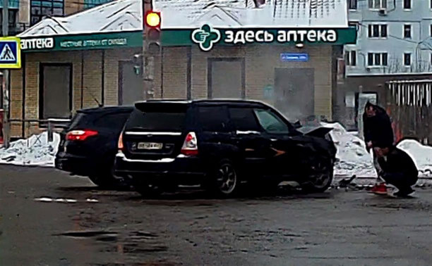 Не проскочил: момент ДТП на ул. Макаренко в Туле снял видеорегистратор