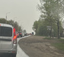 «Стоим в пробке по часу!»: водители пожаловались на новый режим работы светофора на автодороге Тула — Алешня