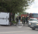 В Туле на ул. Короленко после ДТП грузовик опрокинулся набок