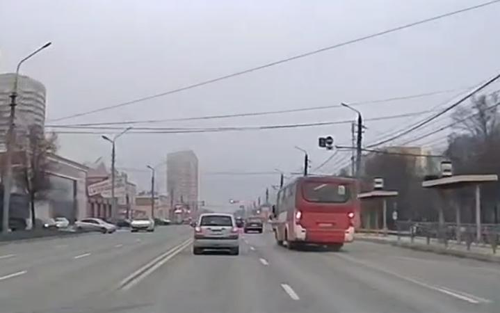 Водителя автобуса оштрафовали за нарушения ПДД на проспекте Ленина