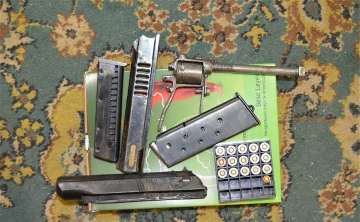 Сотрудники ФСБ нашли дома у жителя Узловой подпольный арсенал