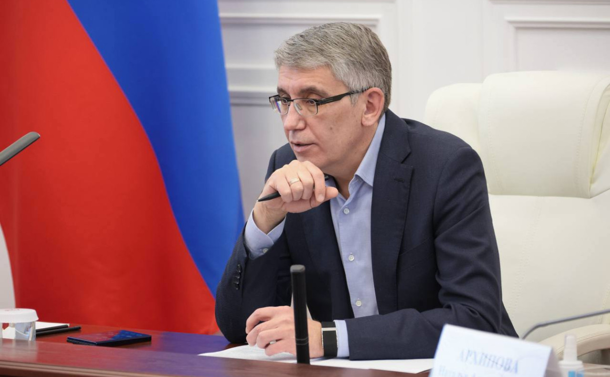 «Учитесь работать у снегопада!»: Миляев об уборке дорог зимой 