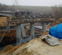 Очевидцы о ЧП в Донском: Пролёт строящегося моста упал в реку Дон