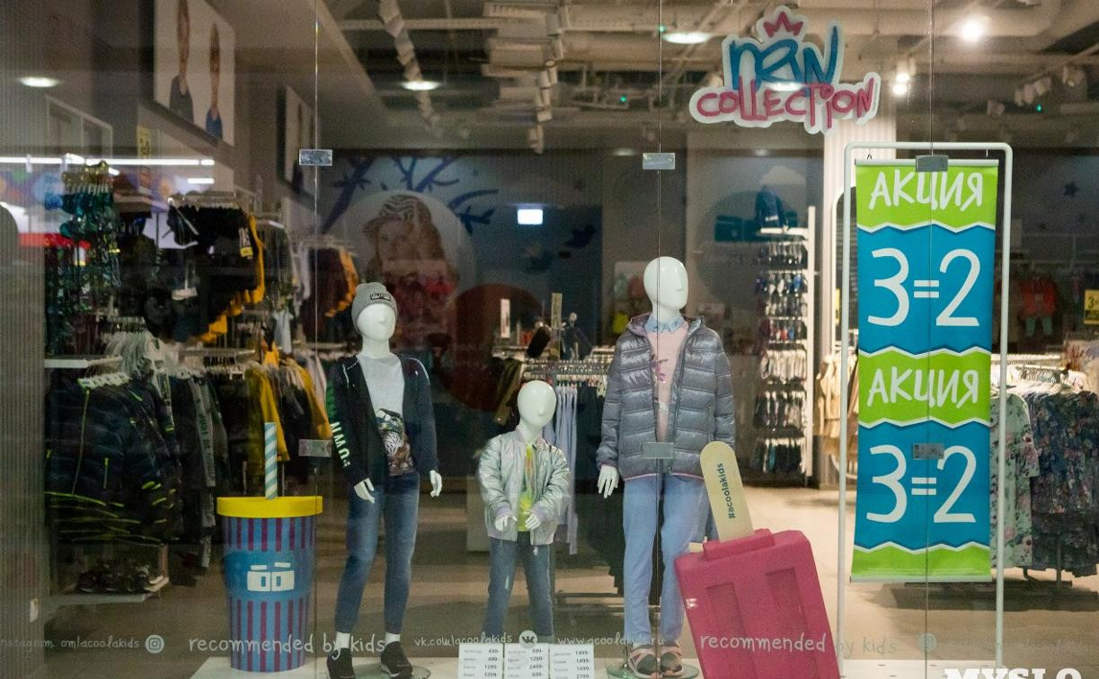 Три посетителя, дистанция и продавцы в масках: Роспотребнадзор назвал условия открытия тульских магазинов