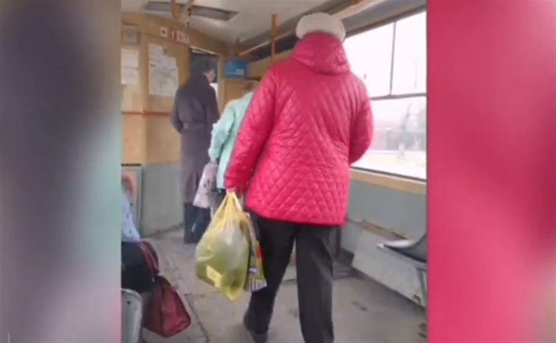 «Горим! Останавливай!»: на ул. Советской задымился старый ржавый трамвай с пассажирами